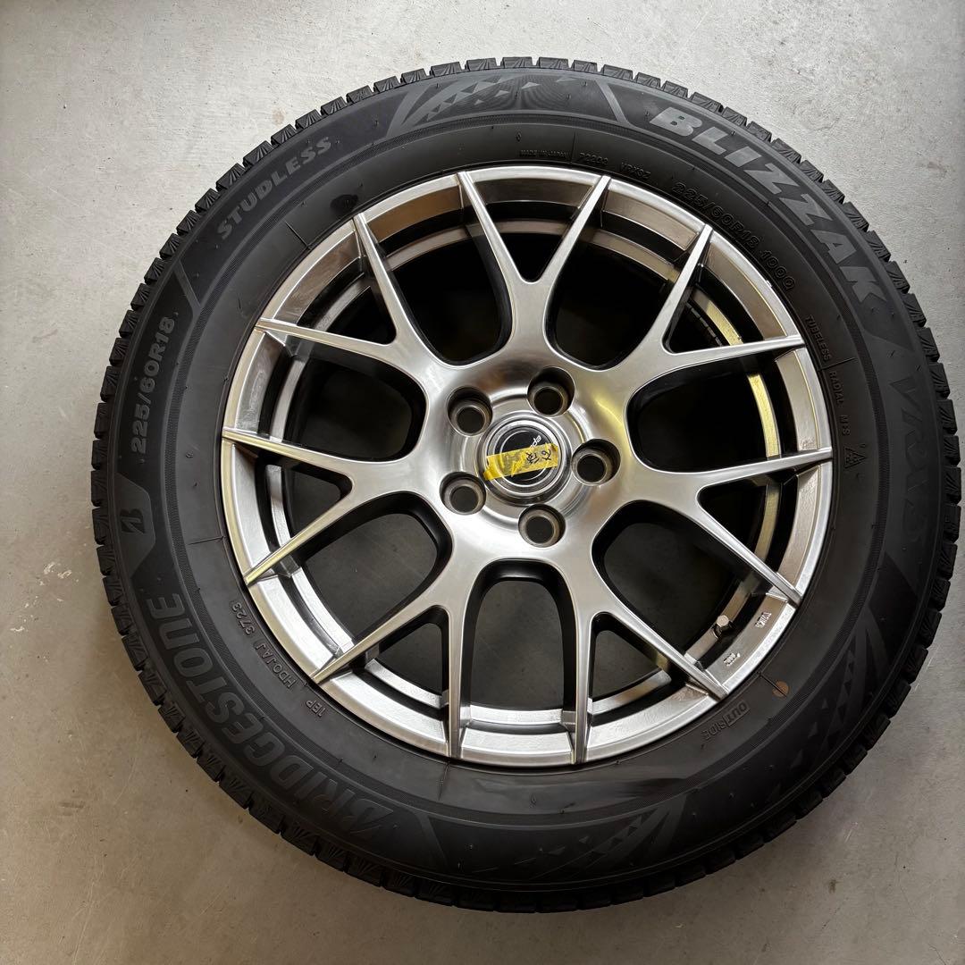 BRIDGESTONE BLIZZAK 225/60R18 レフィナーダ