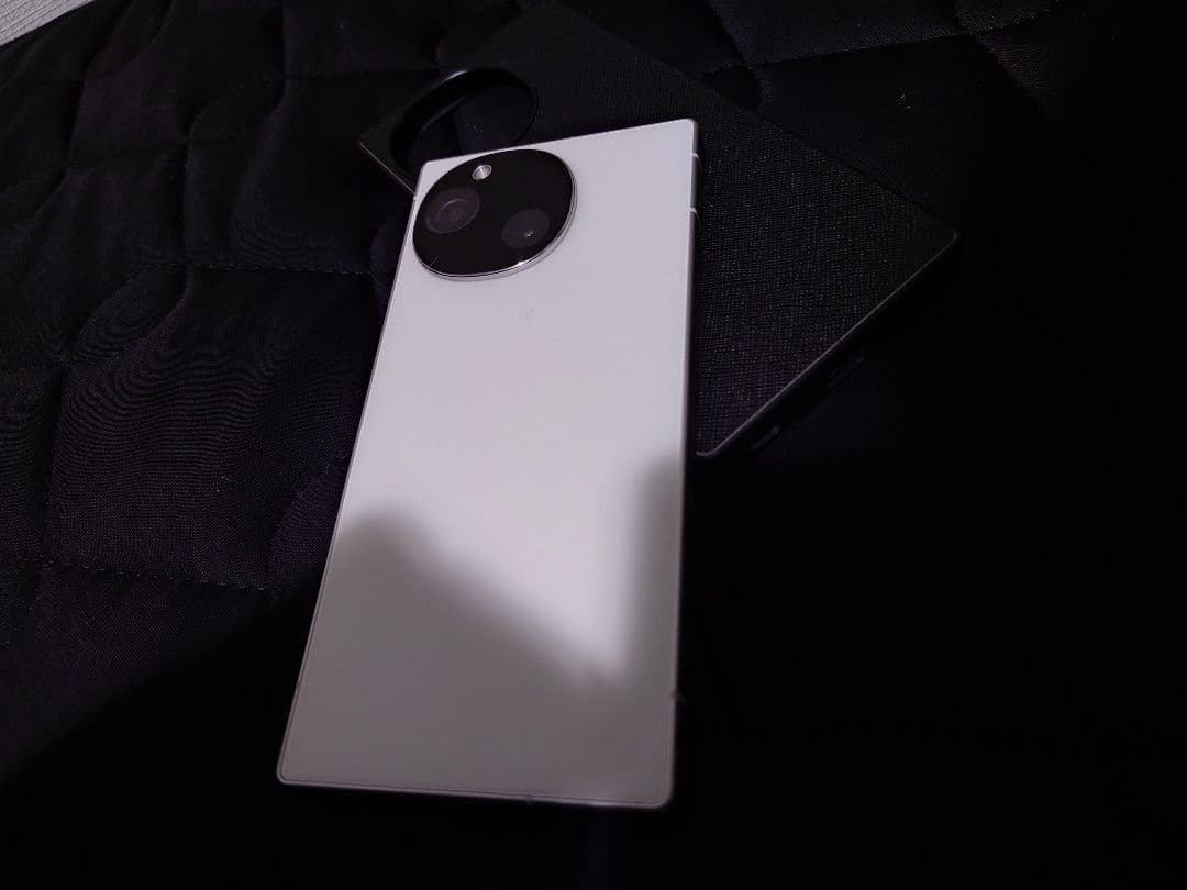 AQUOS R9 SH-M28 SIMフリー版（ホワイト）