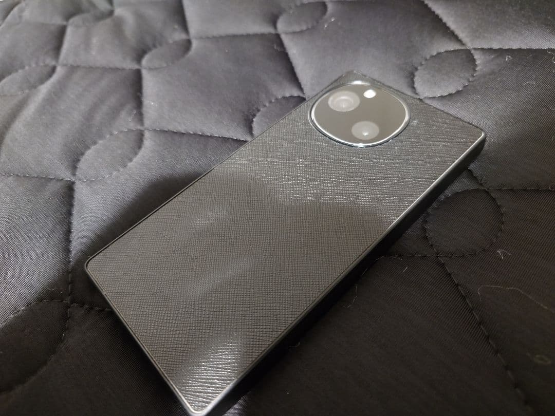 AQUOS R9 SH-M28 SIMフリー版（ホワイト）