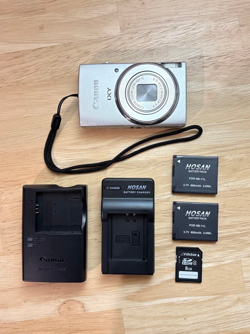 Canon IXY140シルバー コンパクトデジタルカメラ 美品