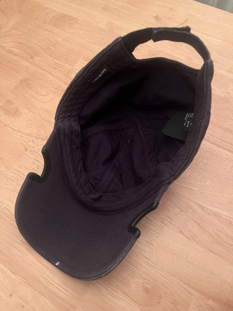 バレンシアガ ブラックキャップ ロゴ刺繍