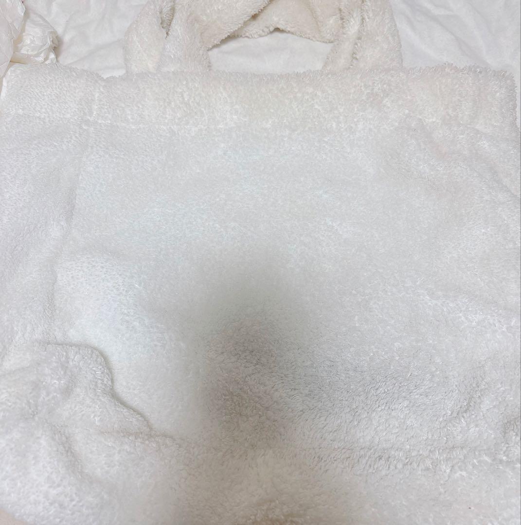 PRADA ホワイトファートートバッグ