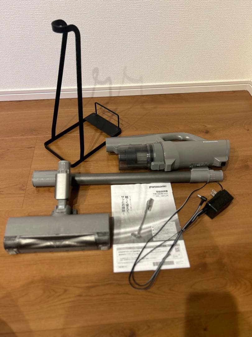 【グルグル】Panasonic コードレス掃除機　MC-SB52K