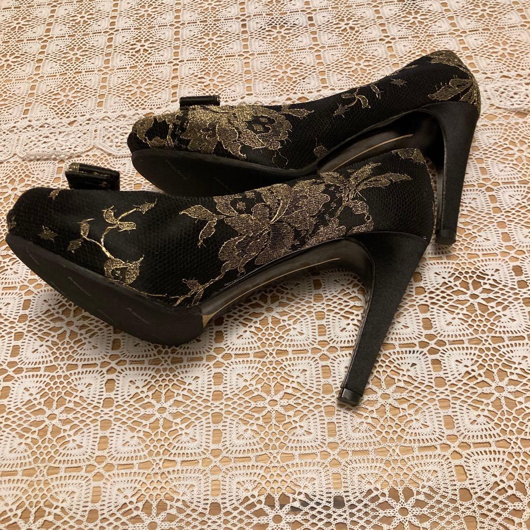 Ferragamo 黒金花柄 オープントゥヒール　サイズ6 / 2B