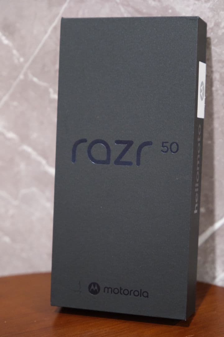 【おまけ付き】Motorola razr50 SIMフリー版