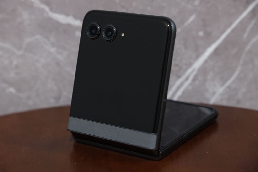 【おまけ付き】Motorola razr50 SIMフリー版