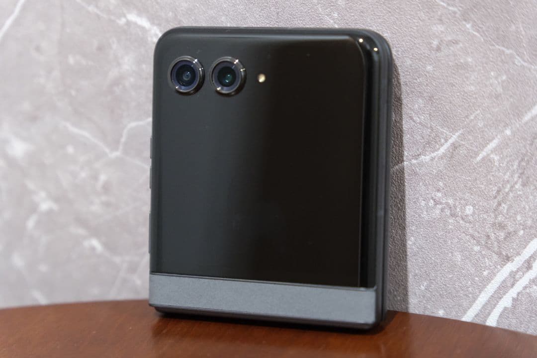 【おまけ付き】Motorola razr50 SIMフリー版