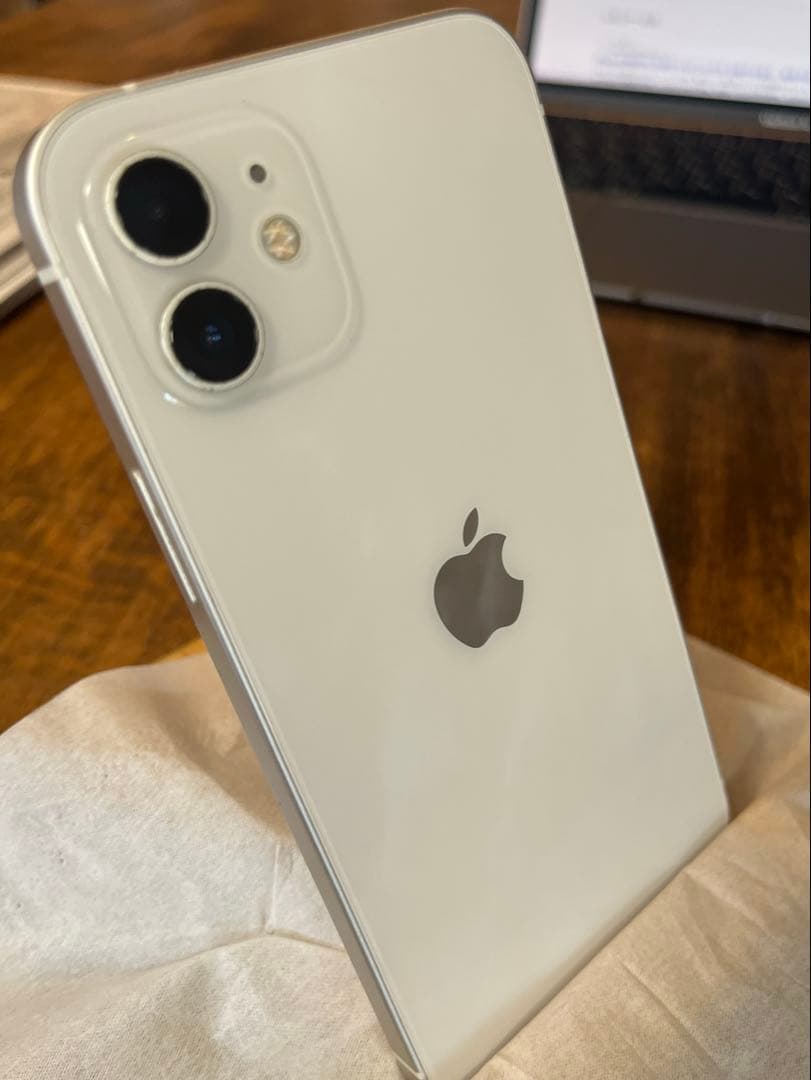 中古品　iPhone12 64G ホワイト　美品