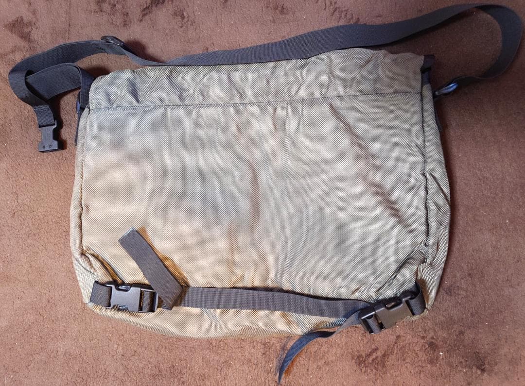 パタゴニア patagonia メッセンジャーバッグ ハーフマスバッグ USA