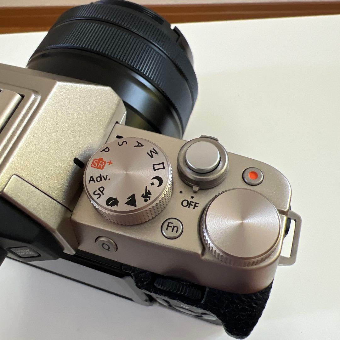 FUJIFILM X-T100 レンズキット [シャンパンゴールド]