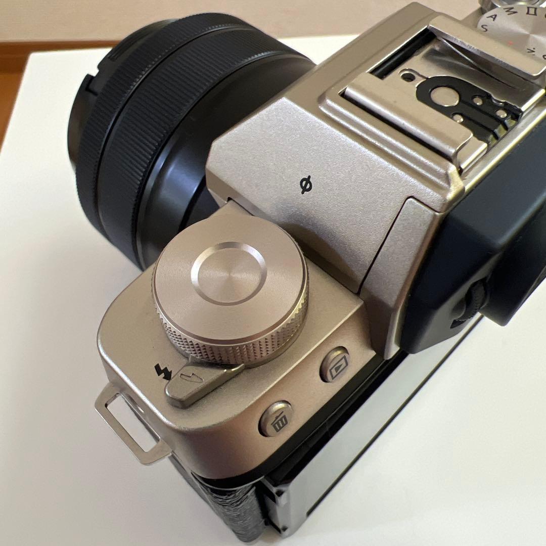 FUJIFILM X-T100 レンズキット [シャンパンゴールド]