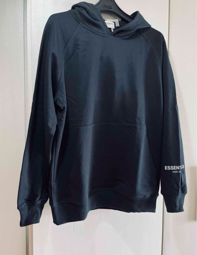 FOG ESSENTIALS リフレクティブパーカー フート付き 後ろLOGO