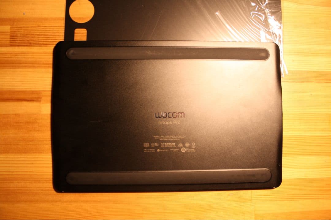 WACOM Intuos Pro M PTH-660ペンタブレット 本体のみ