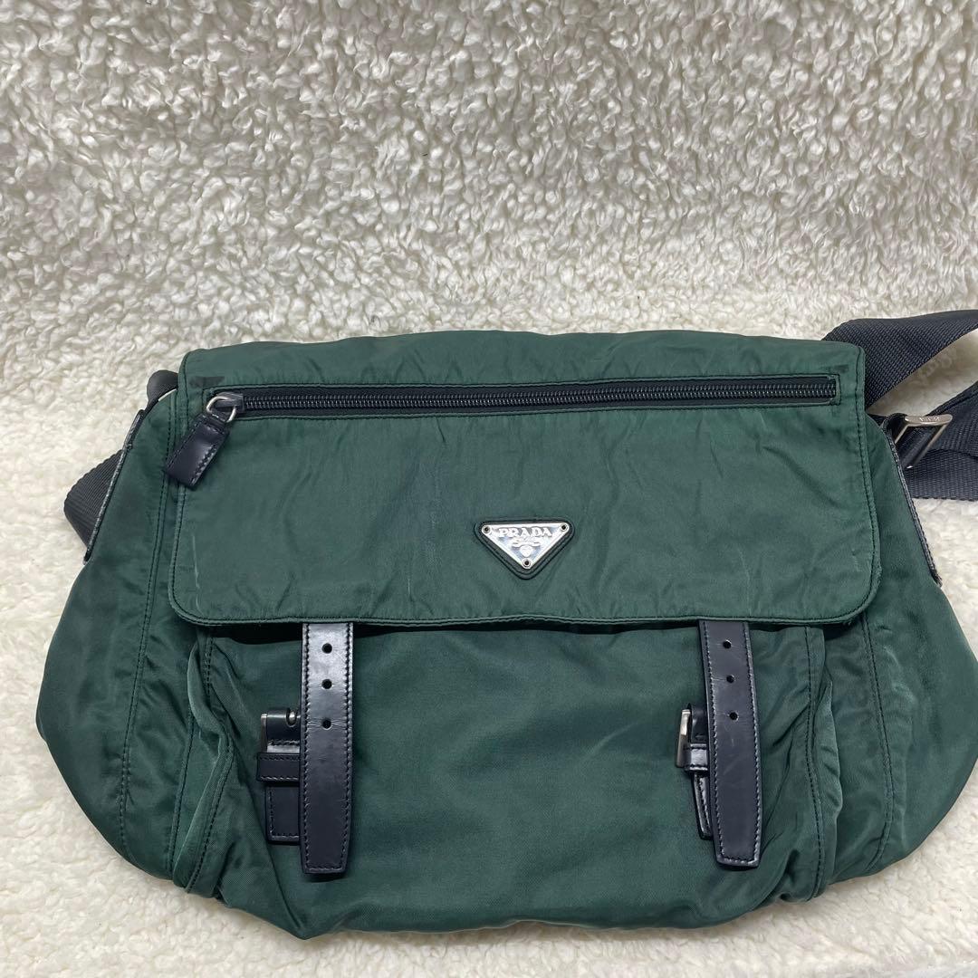 プラダ　三角ロゴ　ナイロン　レザー　メッセンジャーバッグ　ショルダー
