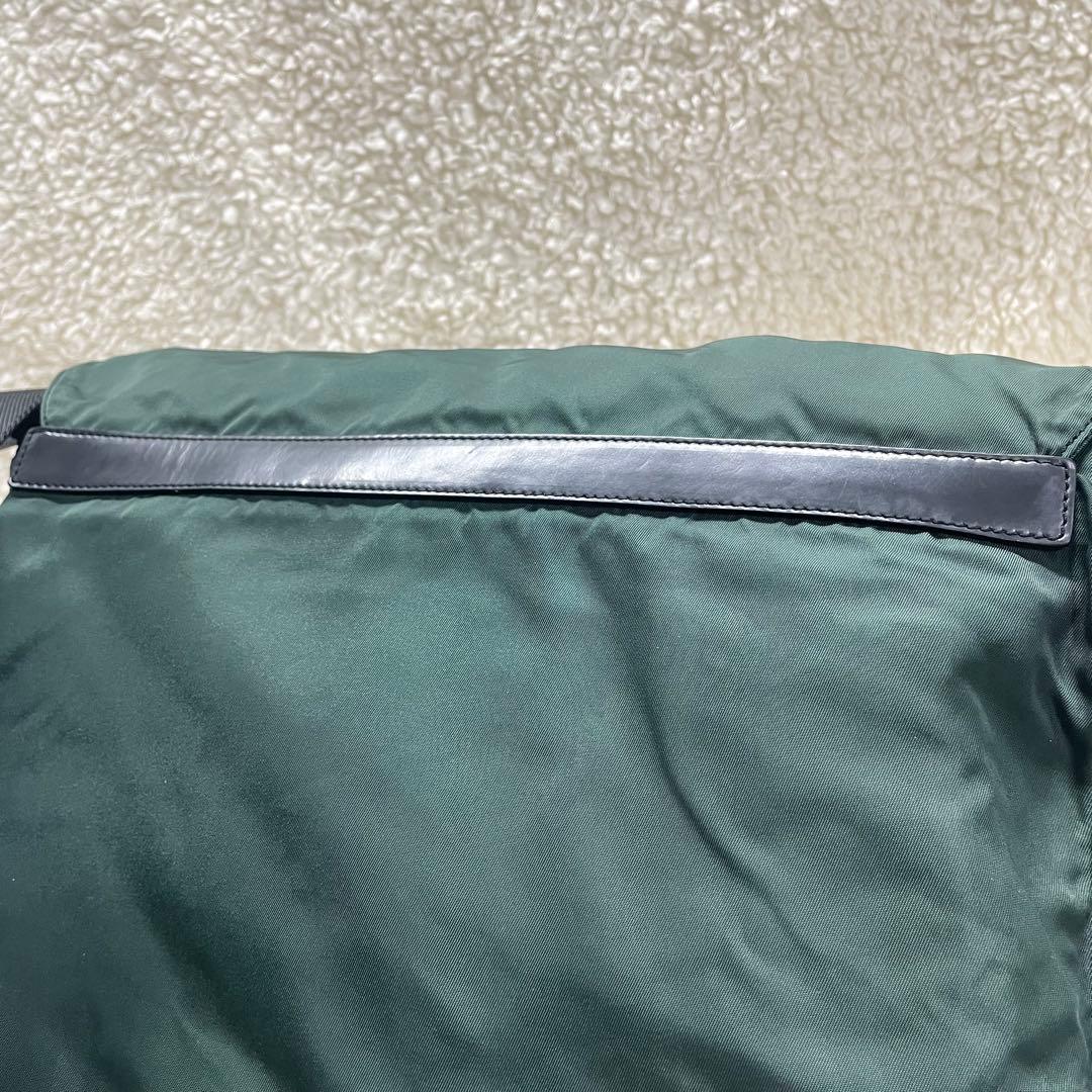 プラダ　三角ロゴ　ナイロン　レザー　メッセンジャーバッグ　ショルダー