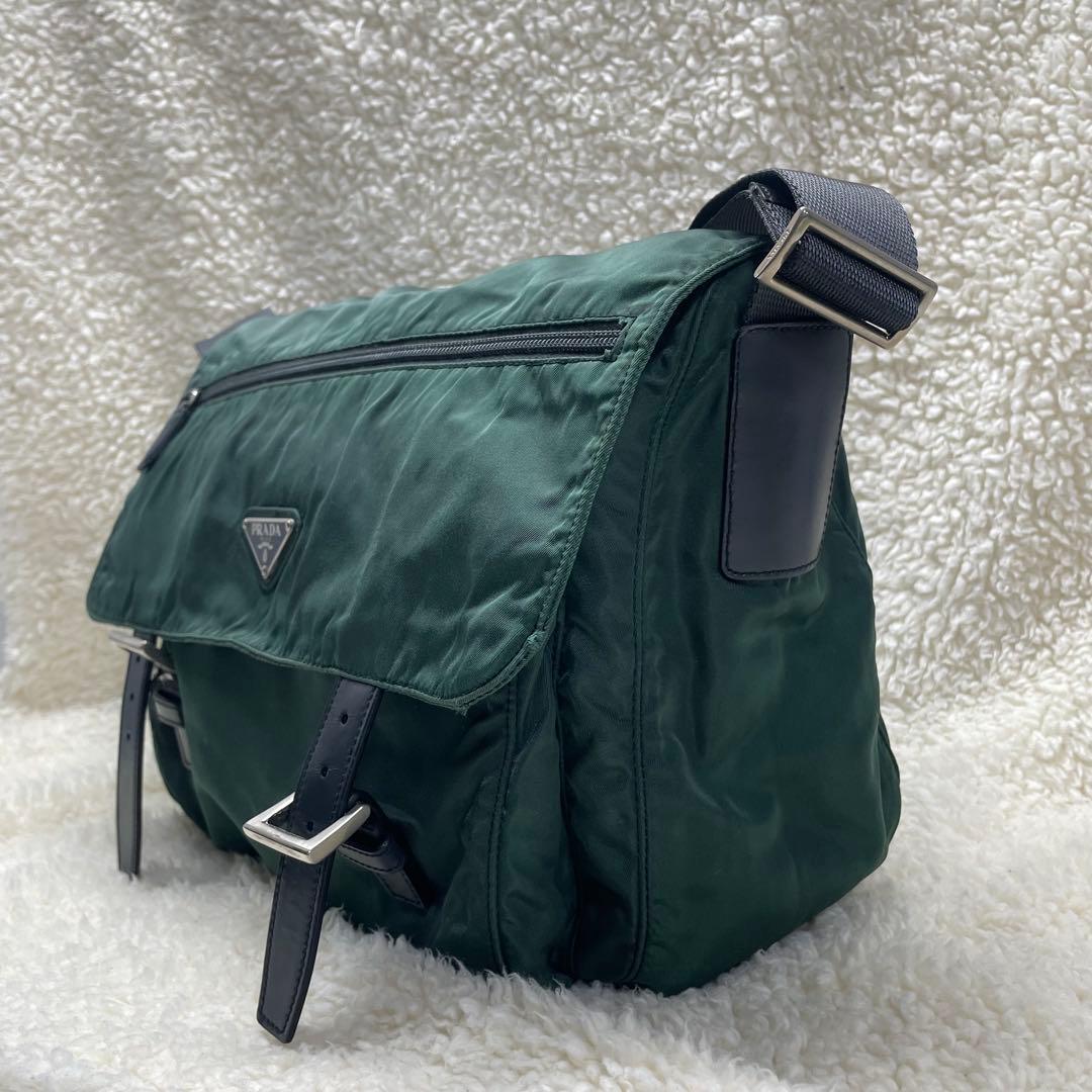 プラダ　三角ロゴ　ナイロン　レザー　メッセンジャーバッグ　ショルダー