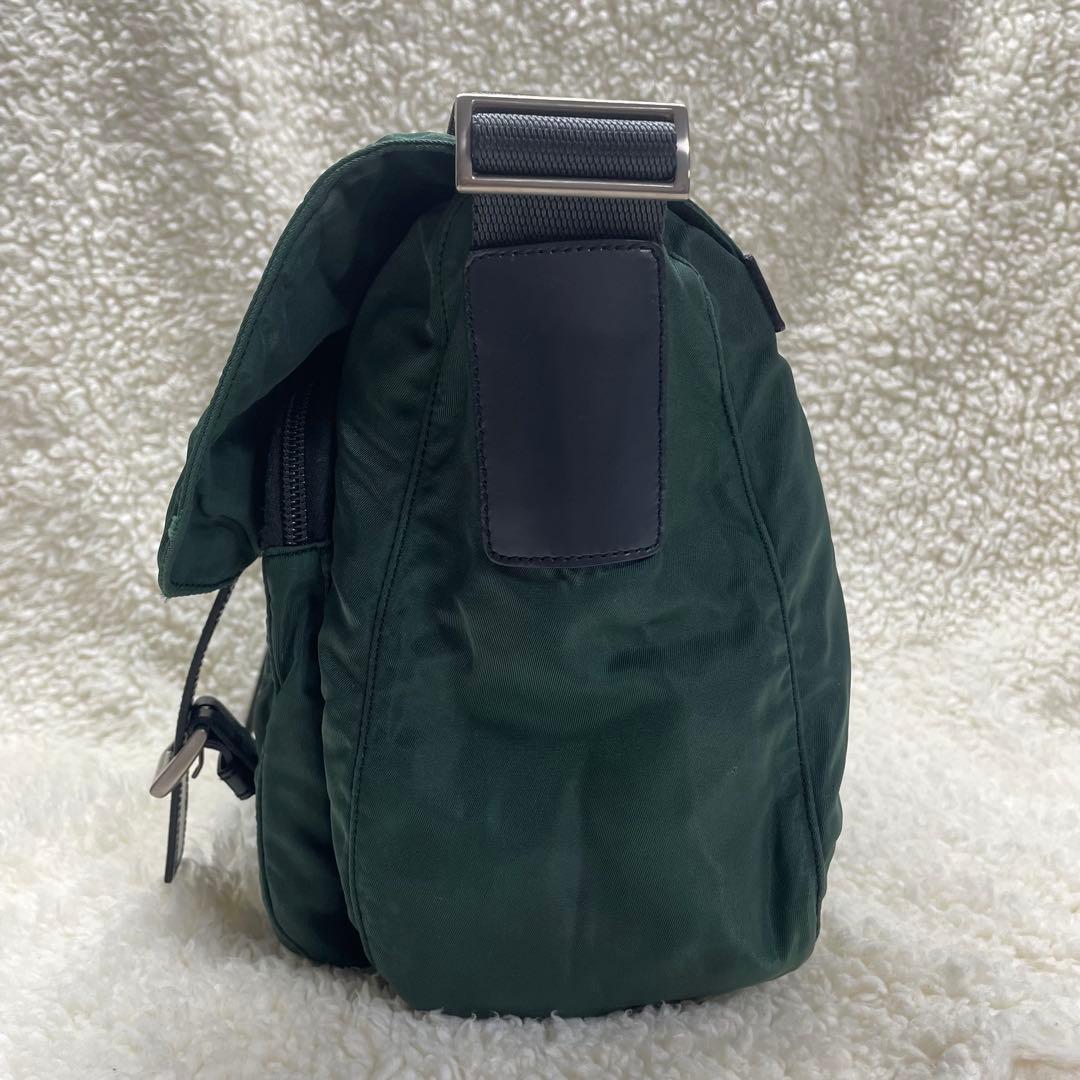 プラダ　三角ロゴ　ナイロン　レザー　メッセンジャーバッグ　ショルダー