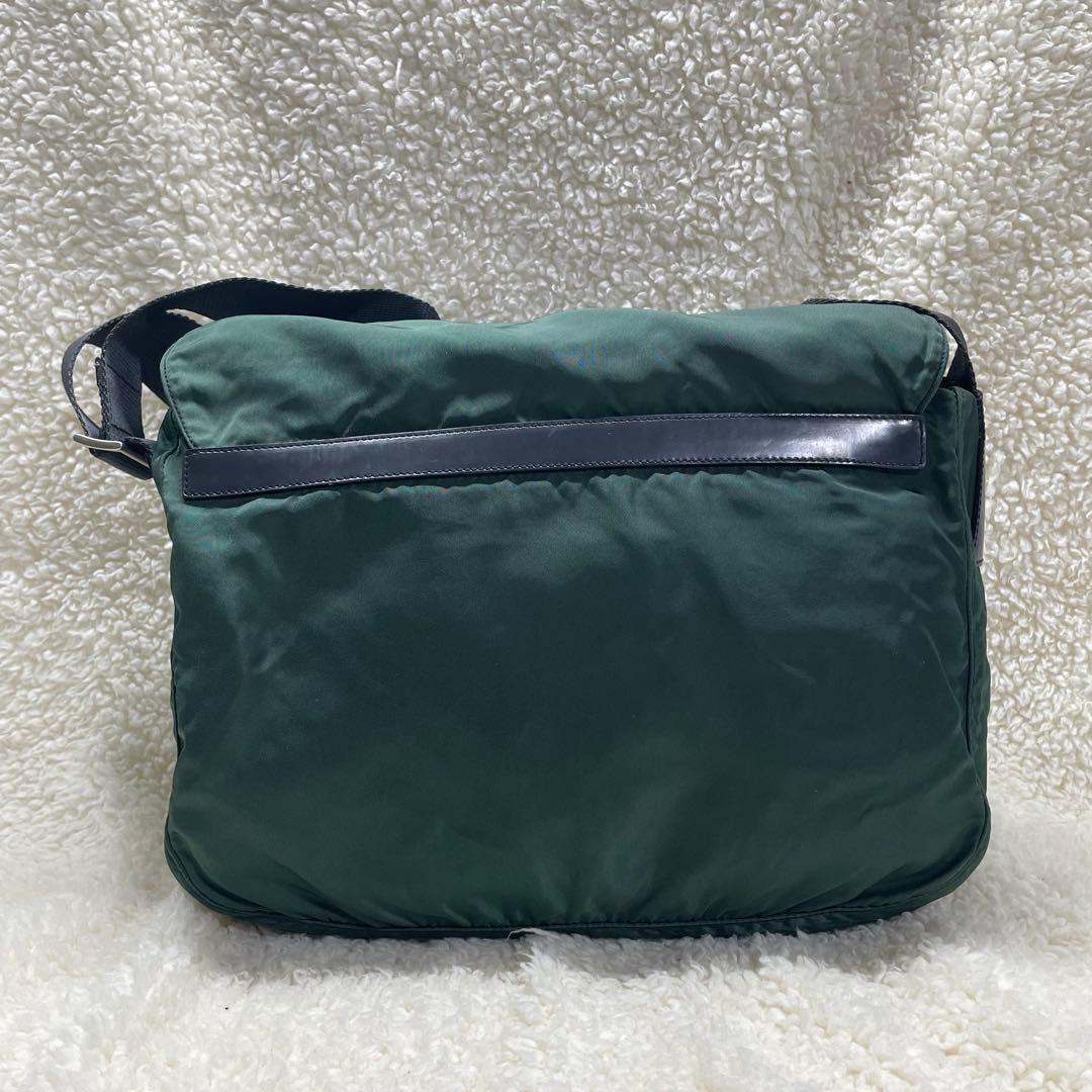 プラダ　三角ロゴ　ナイロン　レザー　メッセンジャーバッグ　ショルダー