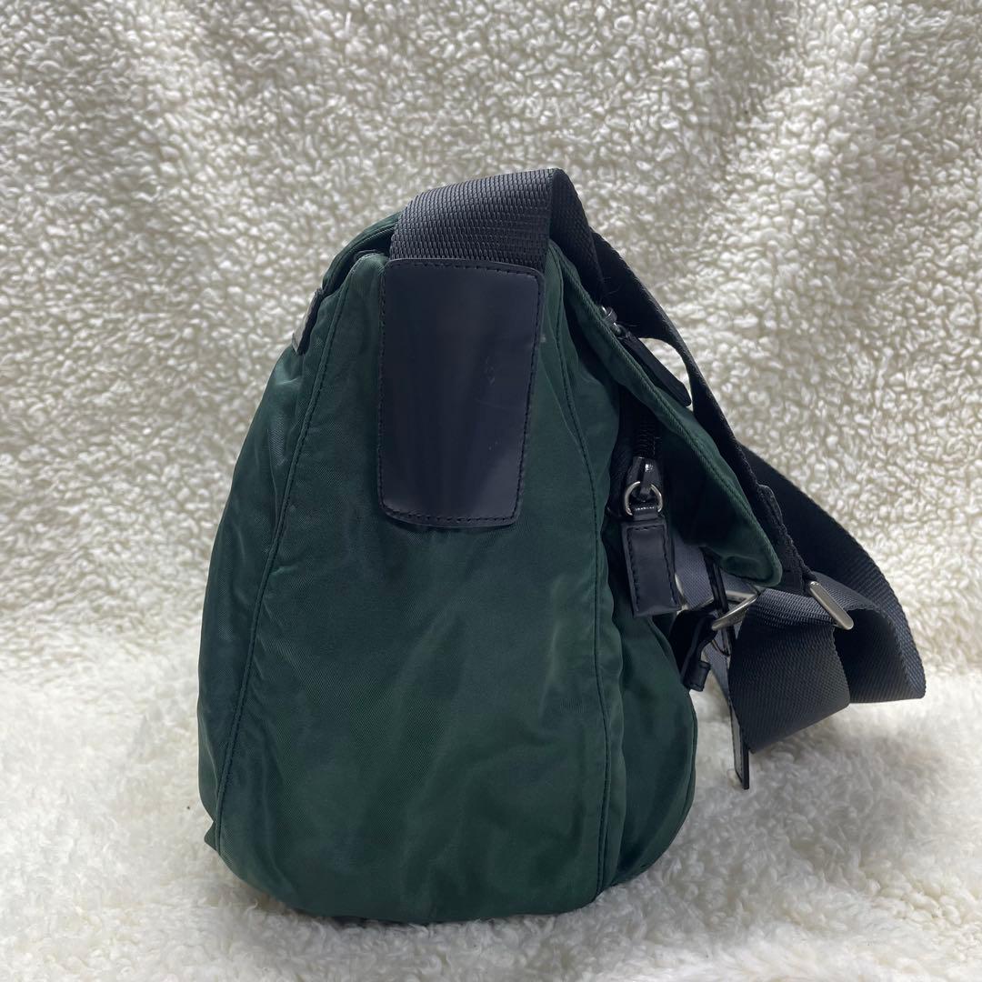 プラダ　三角ロゴ　ナイロン　レザー　メッセンジャーバッグ　ショルダー