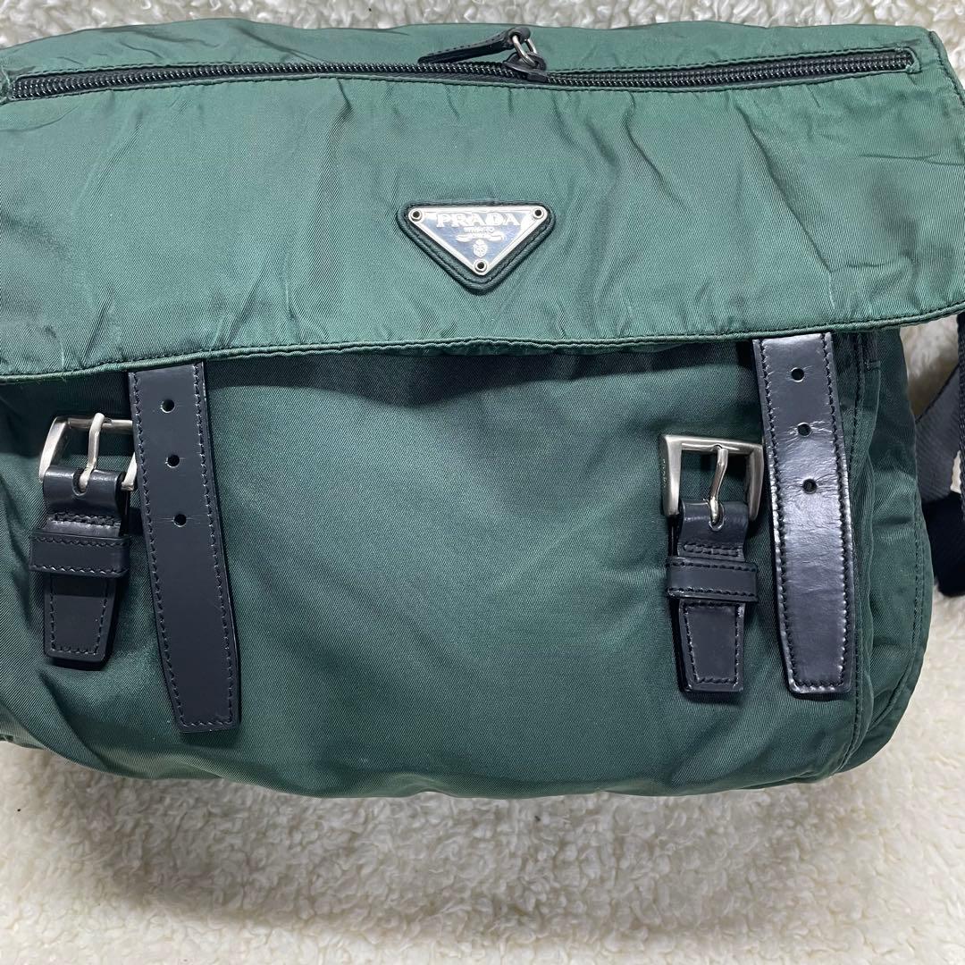 プラダ　三角ロゴ　ナイロン　レザー　メッセンジャーバッグ　ショルダー