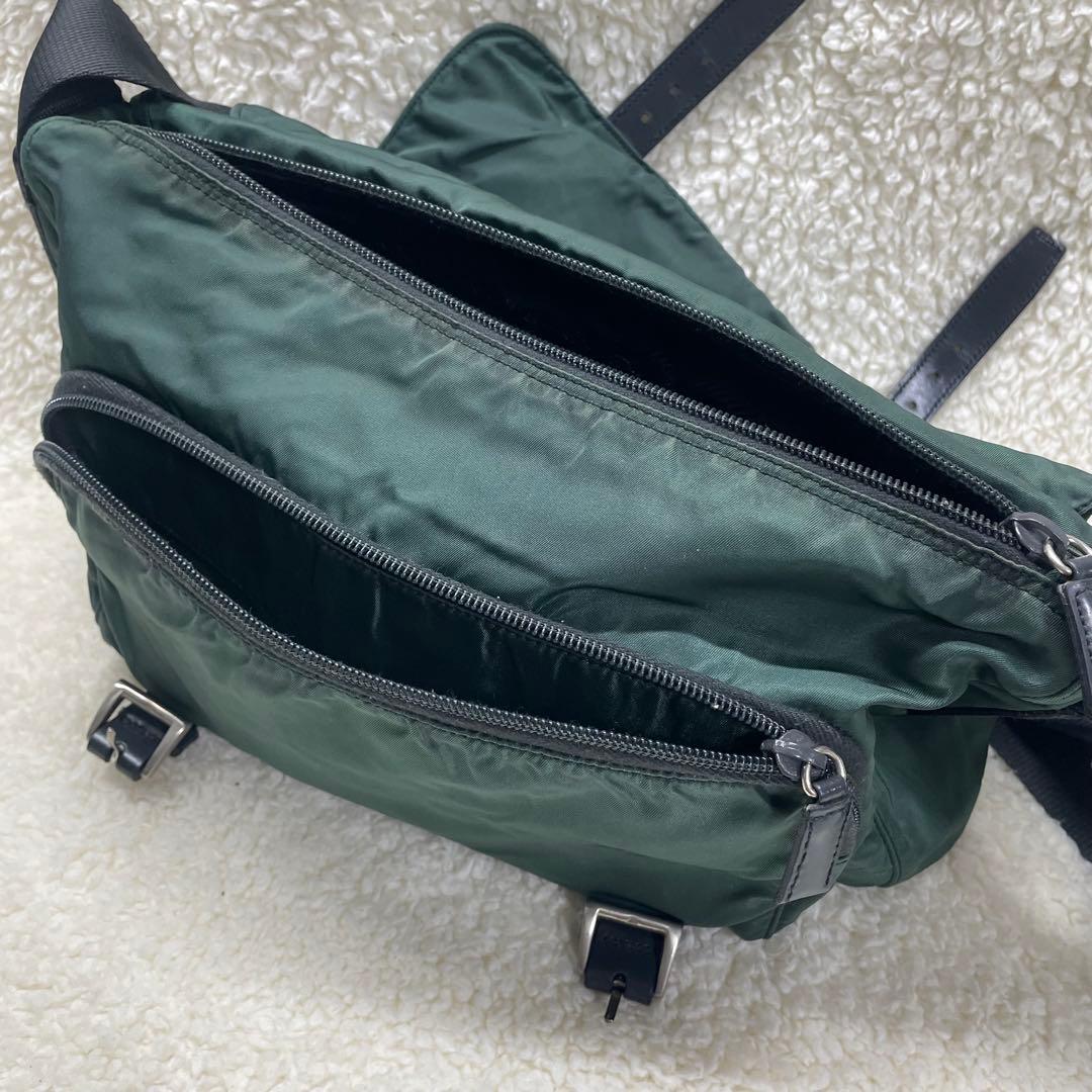 プラダ　三角ロゴ　ナイロン　レザー　メッセンジャーバッグ　ショルダー