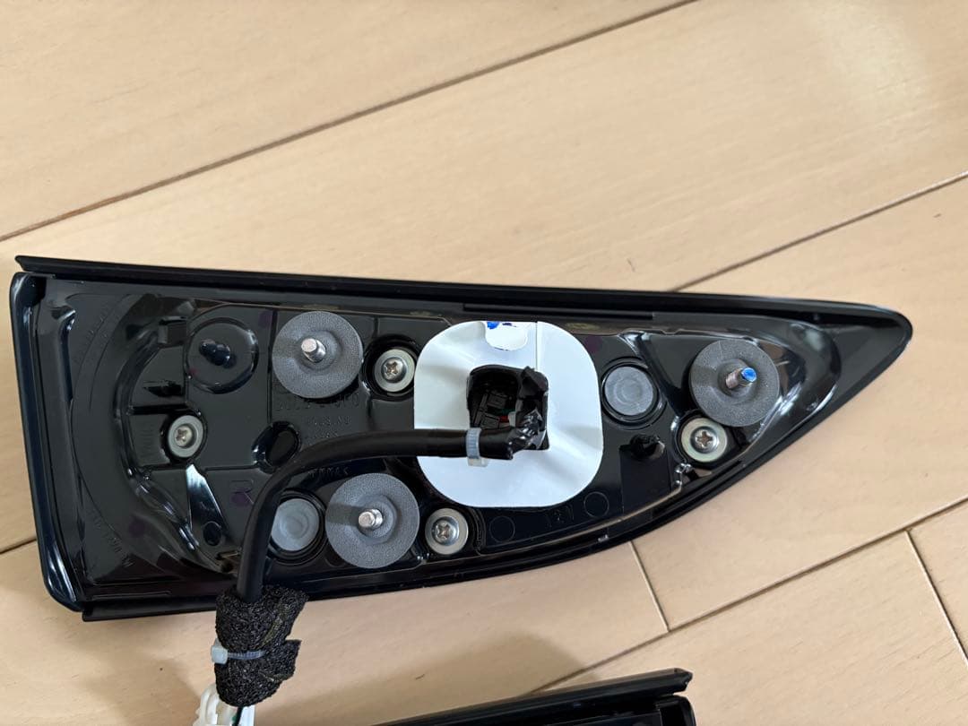 マツダ3 ファストバック　15S用テールゲート側　テールライトR/Lセット