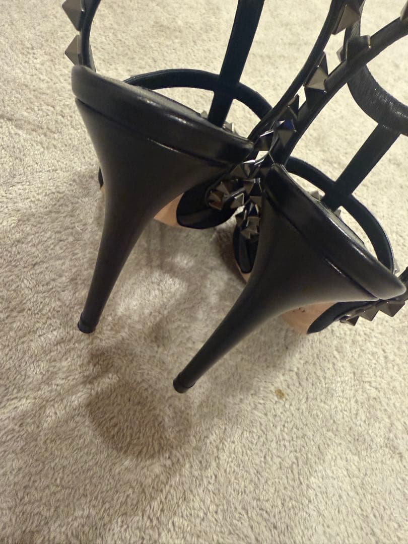 【美品】*⭐︎ VALENTINO ⭐︎* スタッズ付きハイヒール ブラック *⭐︎