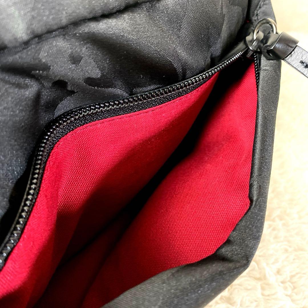 【美品】ヴィヴィアンウエストウッド ボディバッグ シャドーオーブ ブラック