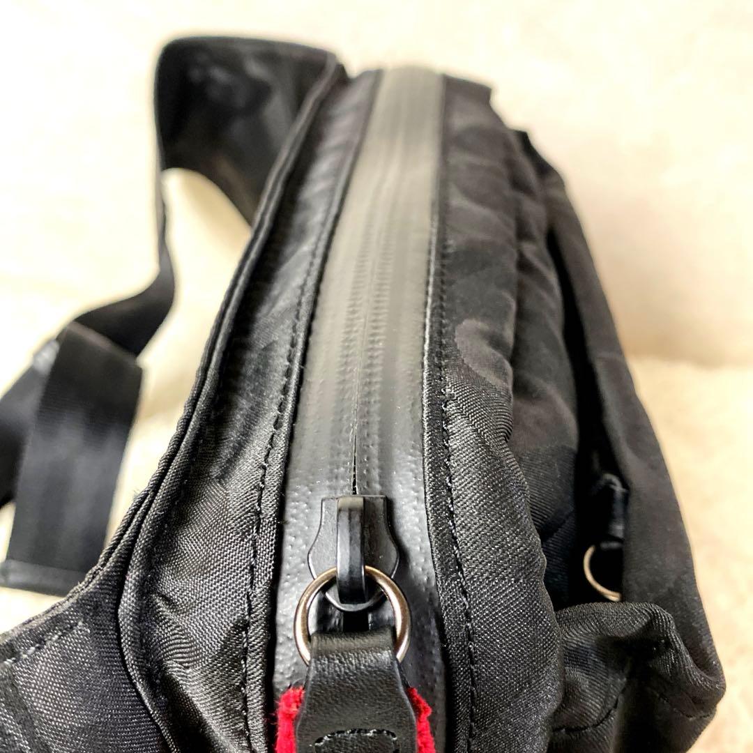 【美品】ヴィヴィアンウエストウッド ボディバッグ シャドーオーブ ブラック