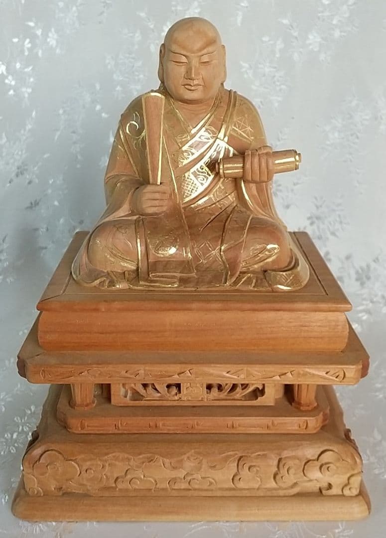 日蓮聖人坐像 2.5寸#080 金彩有り ◆白檀 木彫 仏像