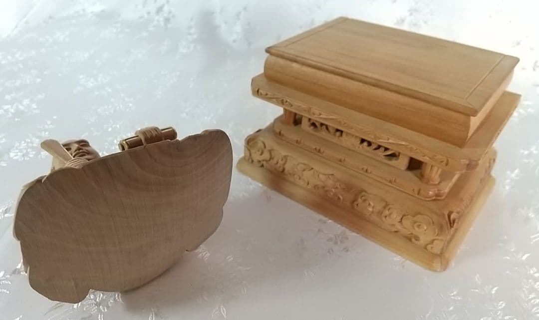 日蓮聖人坐像 2.5寸#080 金彩有り ◆白檀 木彫 仏像