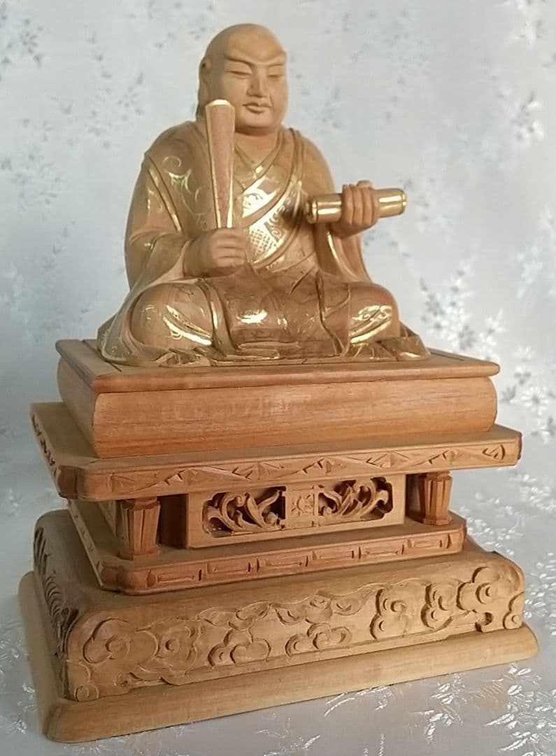 日蓮聖人坐像 2.5寸#080 金彩有り ◆白檀 木彫 仏像