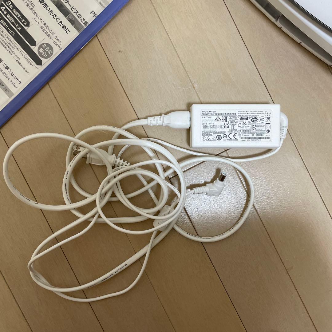 ScanSnap スキャナー 本体と電源アダプター