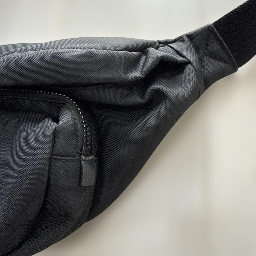 モンクレール　ウエストポーチ　ボディバッグ　黒　メンズ　巾着袋付き