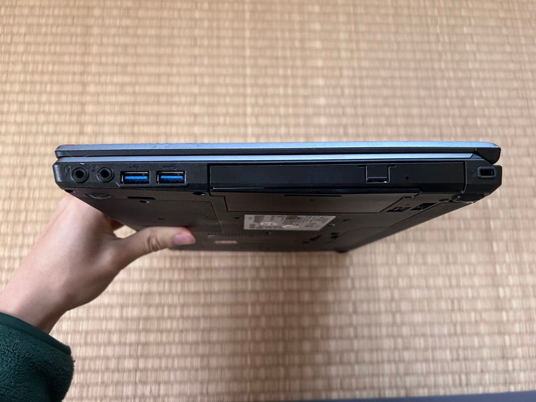 富士通製ノートパソコンLIFEBOOK E736/P
