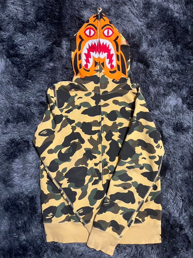 【A BATHING APE】 タイガーシャークパーカー　Mサイズ