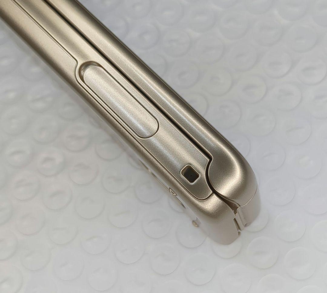 美品 docomo F-02J ゴールド らくらくフォン