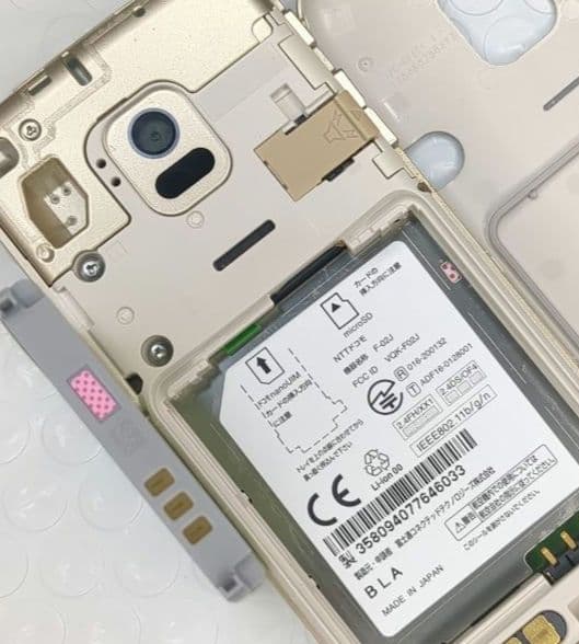 美品 docomo F-02J ゴールド らくらくフォン