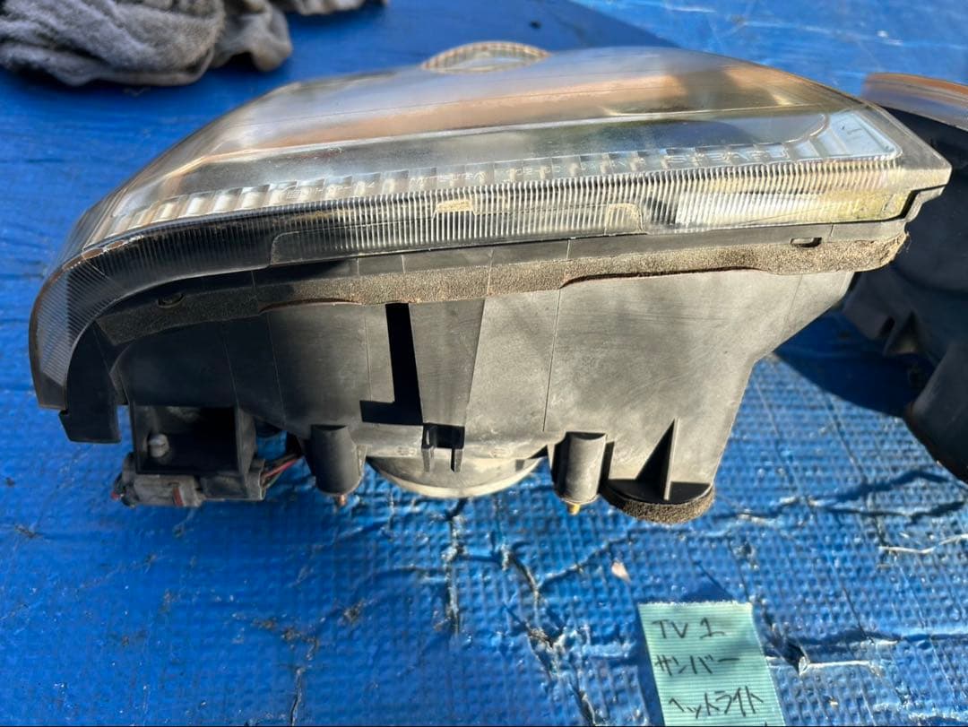 スバル　サンバー　TV1 ヘッドライト左右セット