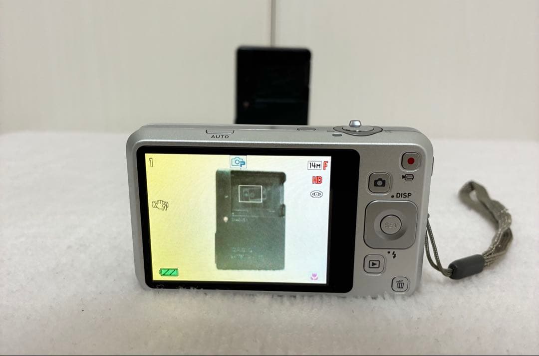 【美品】CASIO EXILIM EX-Z800 シルバー14.1メガピクセル