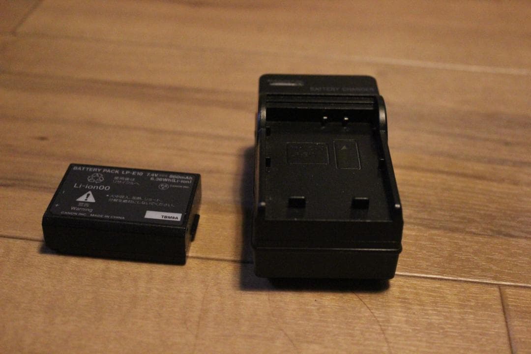 【中古】Canon EOS kiss X50 レッド