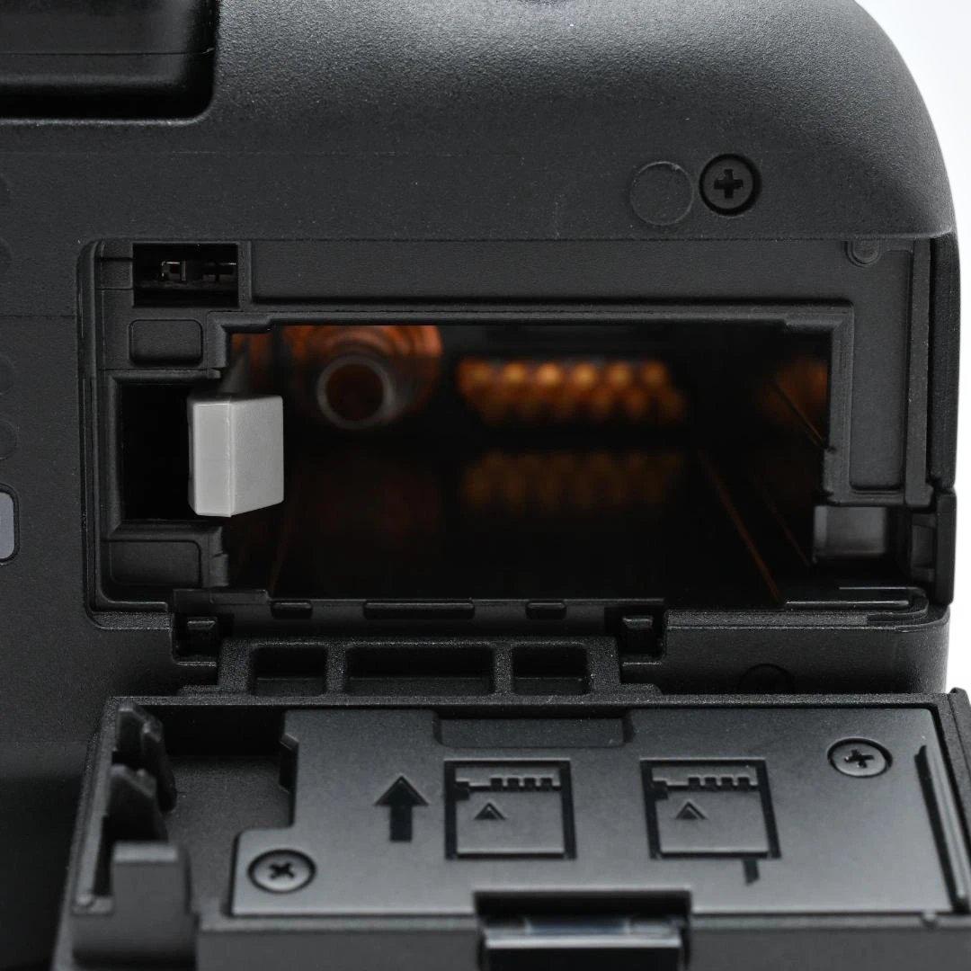 【ほぼ新品・ショット数：3,810回】 Canon EOS Kiss X8i