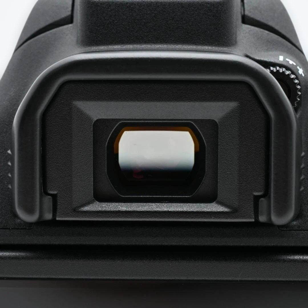 【ほぼ新品・ショット数：3,810回】 Canon EOS Kiss X8i