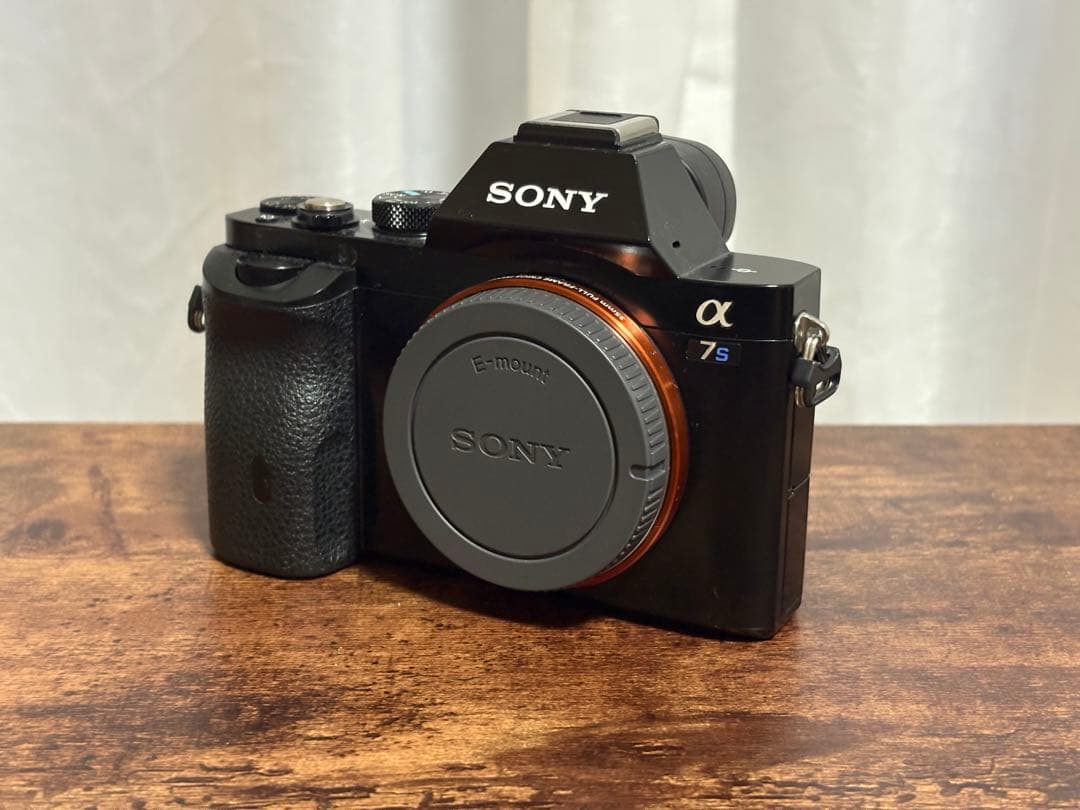 【お値下げしました】SONY α7S ミラーレス一眼本体(バッテリー2個付き)