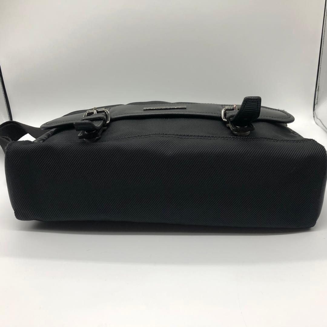 バーバリーブラックレーベル　メッセンジャーバッグ　ロゴプレート　ノバチェック