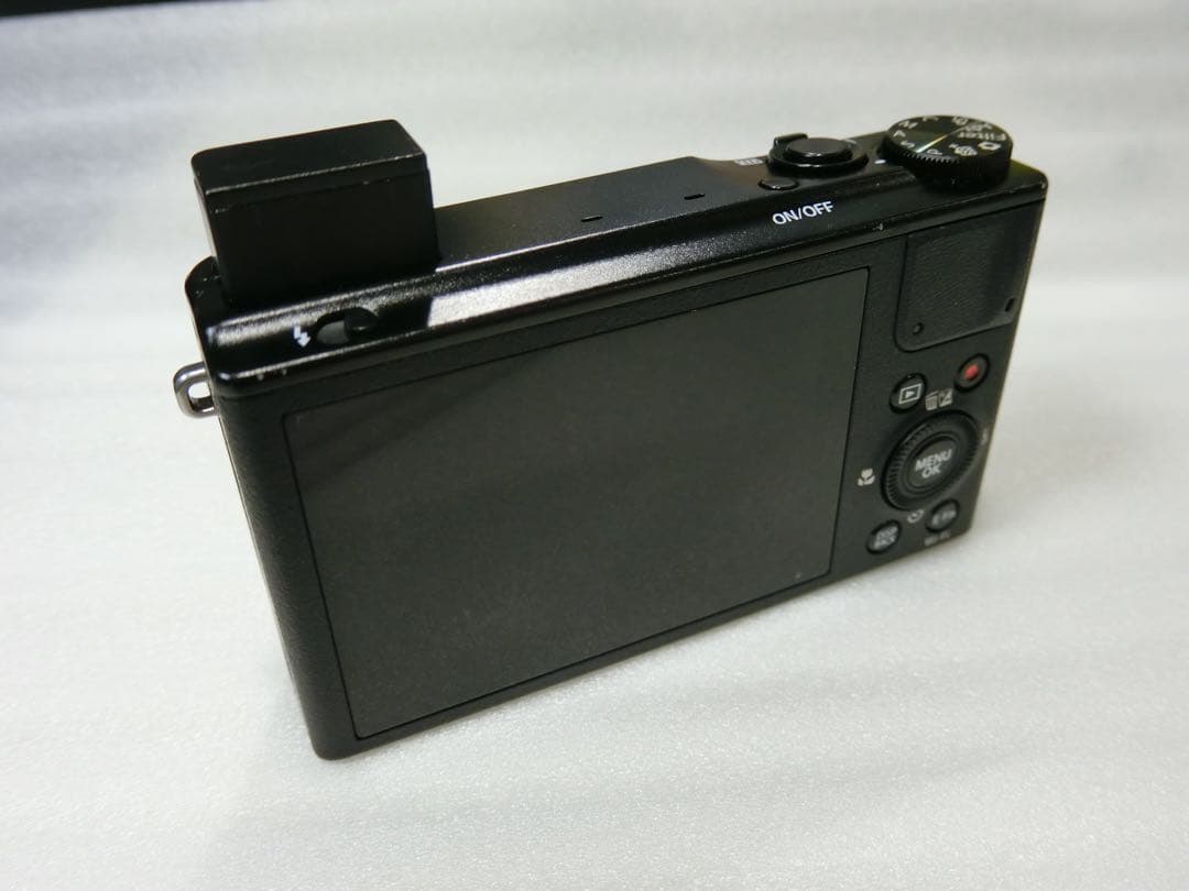 FUJIFILM XQ1 コンパクトデジタルカメラ