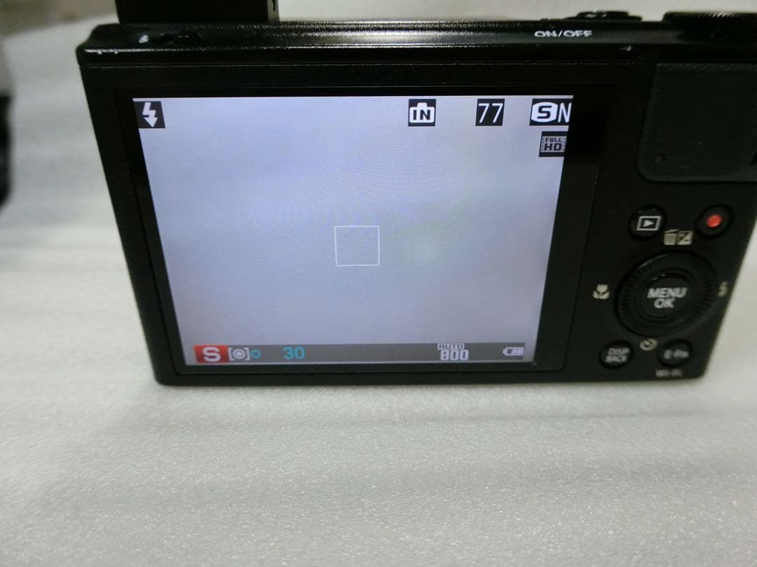 FUJIFILM XQ1 コンパクトデジタルカメラ