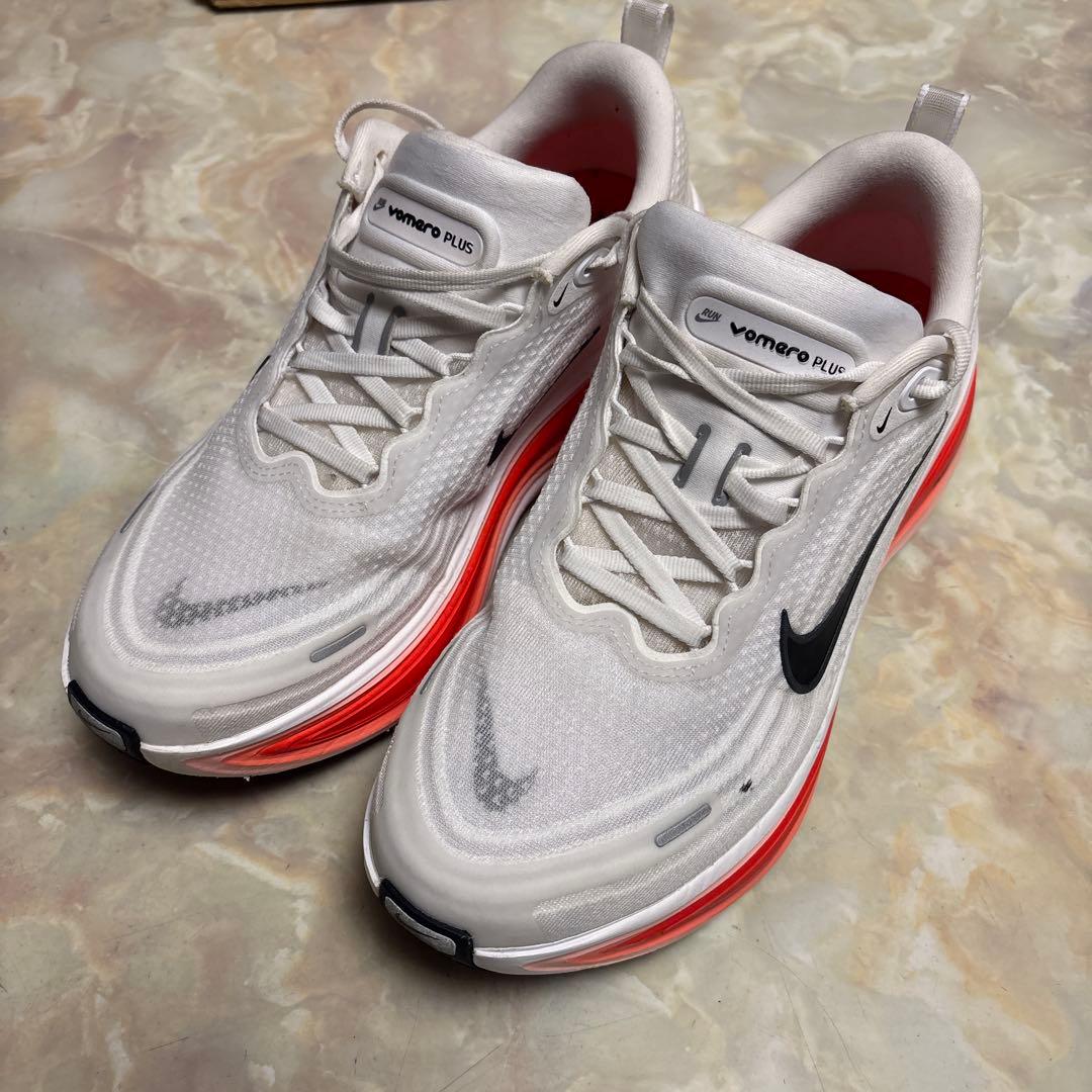 NIKE ボメロプラス（27.0cm）