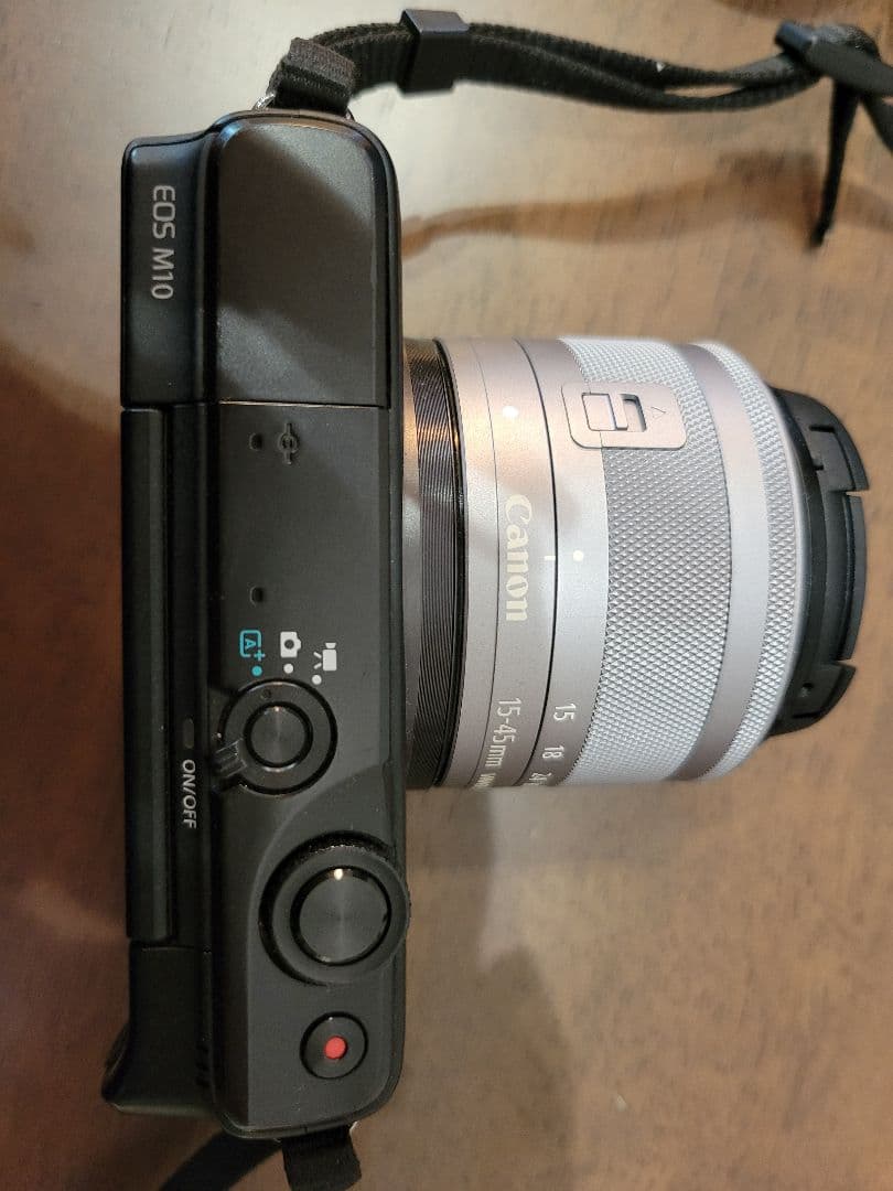 Canon EOSM10 ミラーレスカメラ 本体と付属品