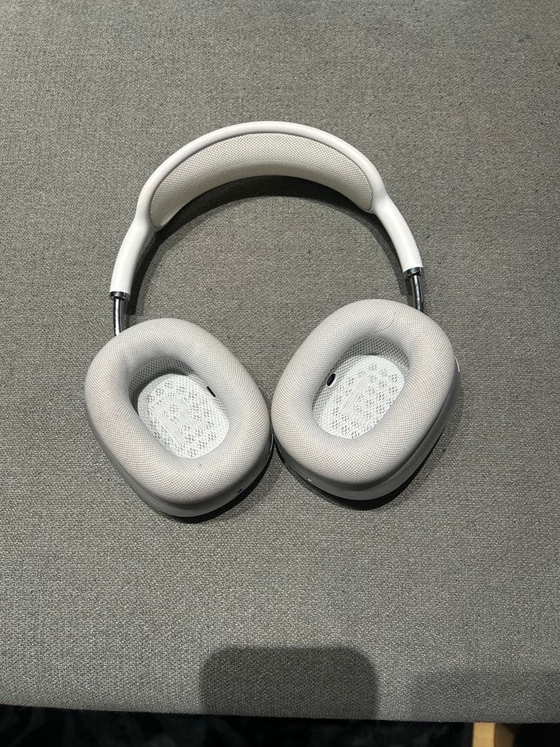 シルバー ワイヤレスヘッドホン オーバーイヤー型　Apple